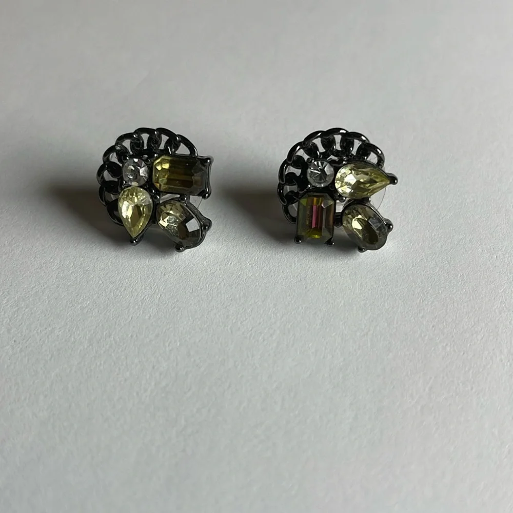 😀 Free w/ Purchase Lot of 2 pairs of stud earrings - Picture 3 of 3